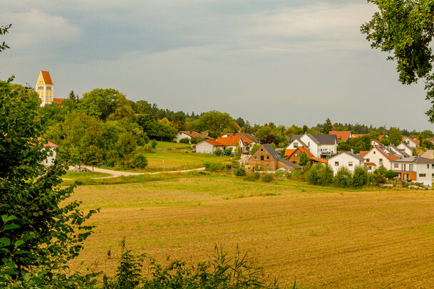 Thumbnail: _JA 40711 Kirche Hohenried, neue Siedlung Nordosten, super Gemeinschaft.jpg